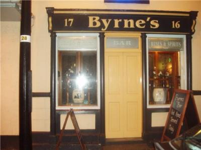Byrnes Bar & Lounge, Oakwood Inn - image 1