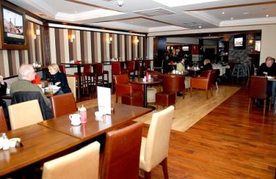 The Golden Eagle Bar Restaurant - image 2