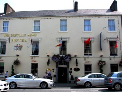 Greville Arms Hotel - image 1