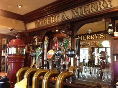 Merrys Bar & Restaurant - image 2