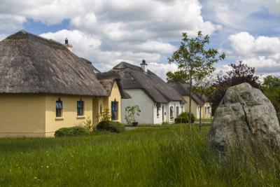 Old Killarney Cottages - image 1