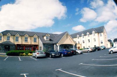 The Old Lodge/the Shannon Court Hotel - image 1