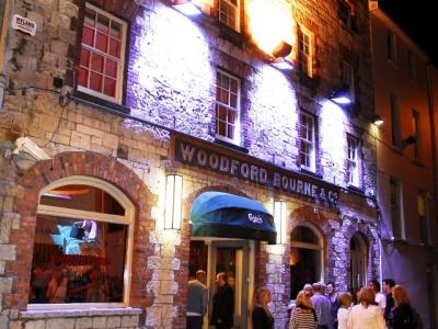 The Woodford Bar - image 1